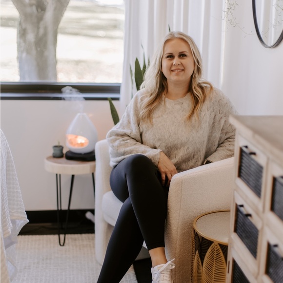 Meet your Posher, Jennifer - Picture 2 of 2